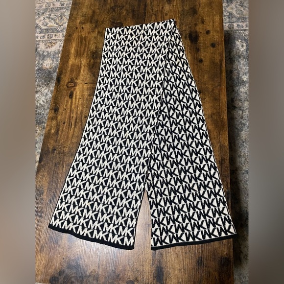 Michael Kors Black & White MK Logo Scarf - Picture 3 of 6